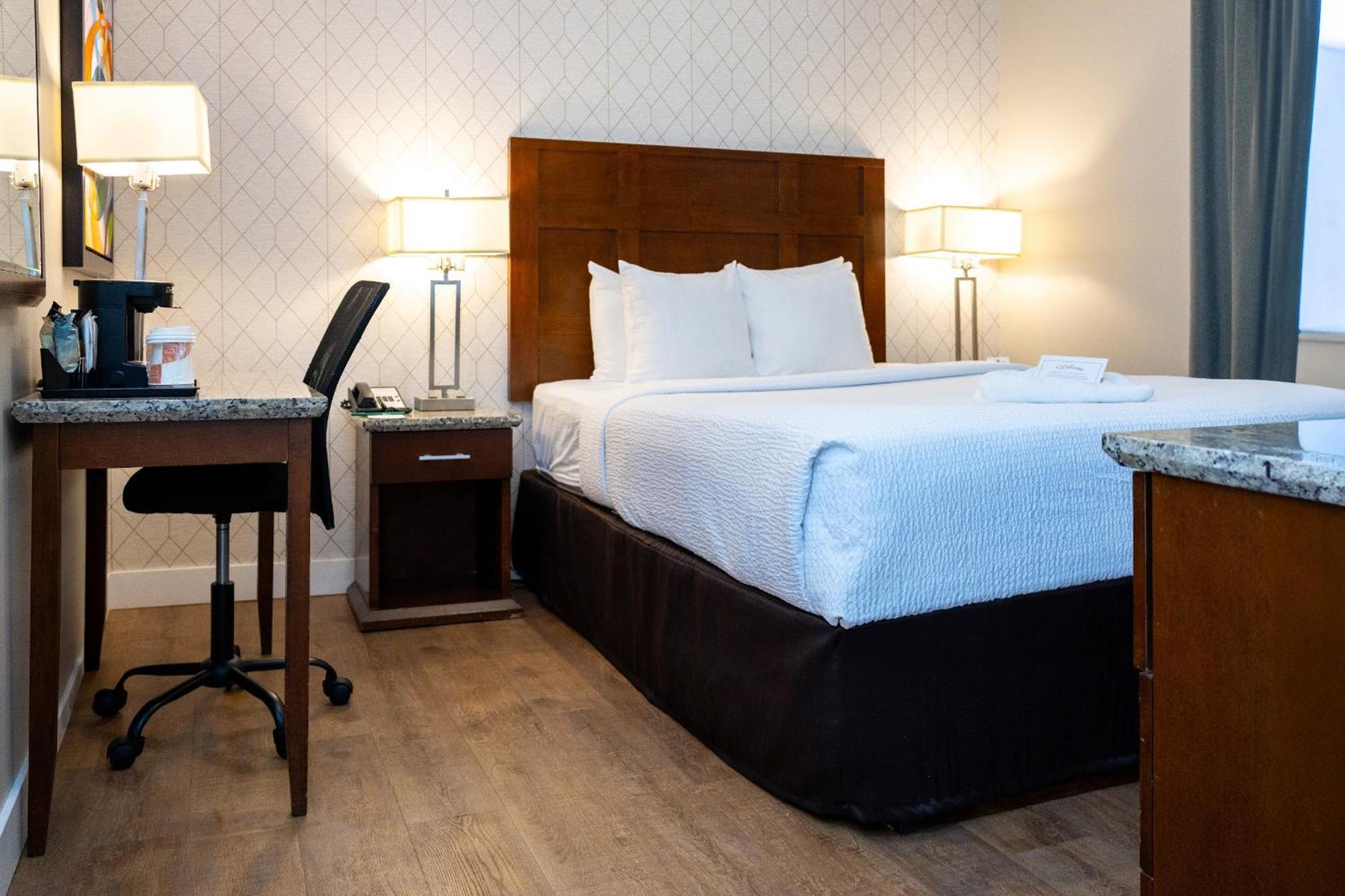 Quality Inn & Suites (Adults Only) แวนคูเวอร์ ภายนอก รูปภาพ