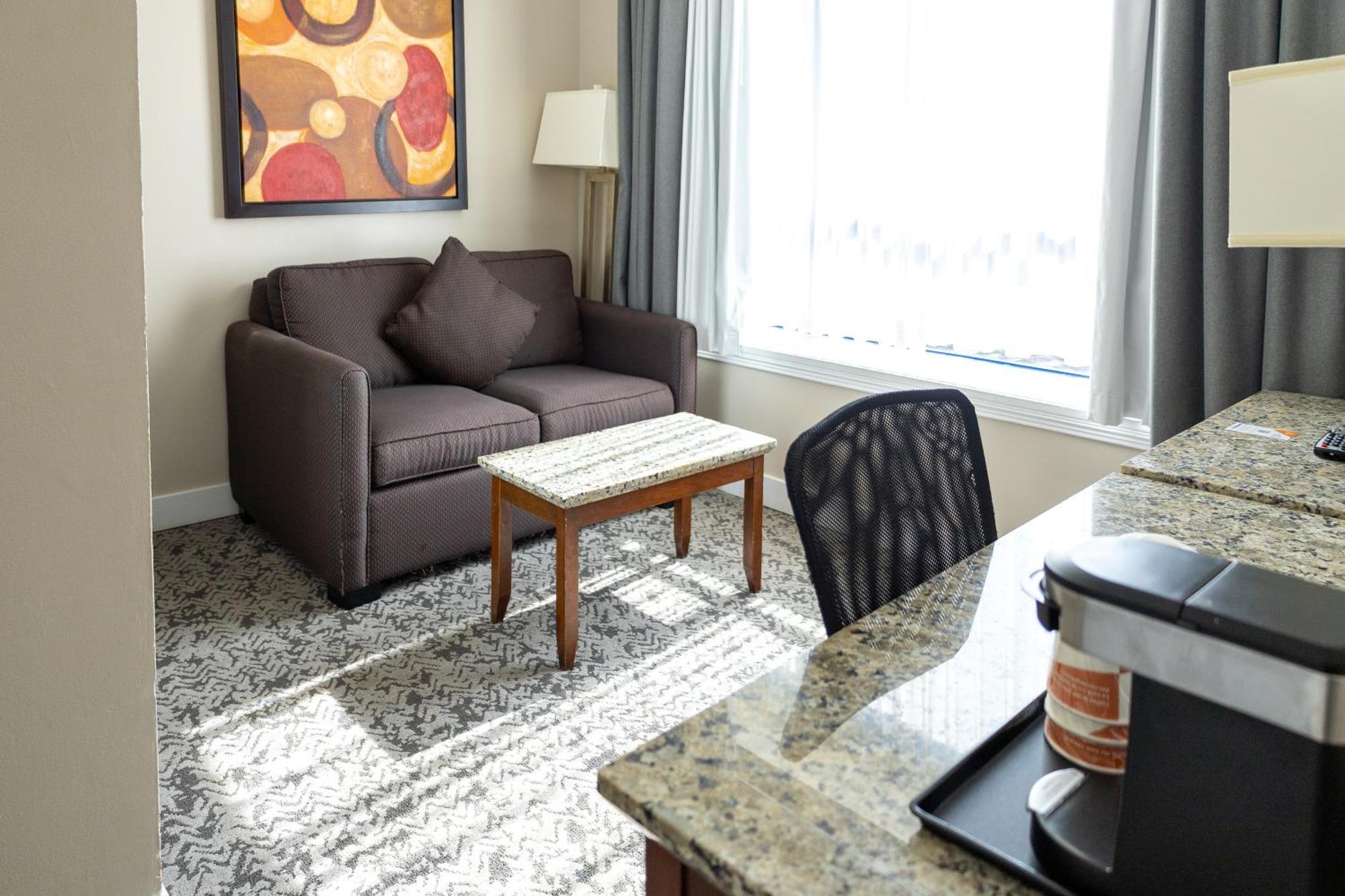 Quality Inn & Suites (Adults Only) แวนคูเวอร์ ภายนอก รูปภาพ
