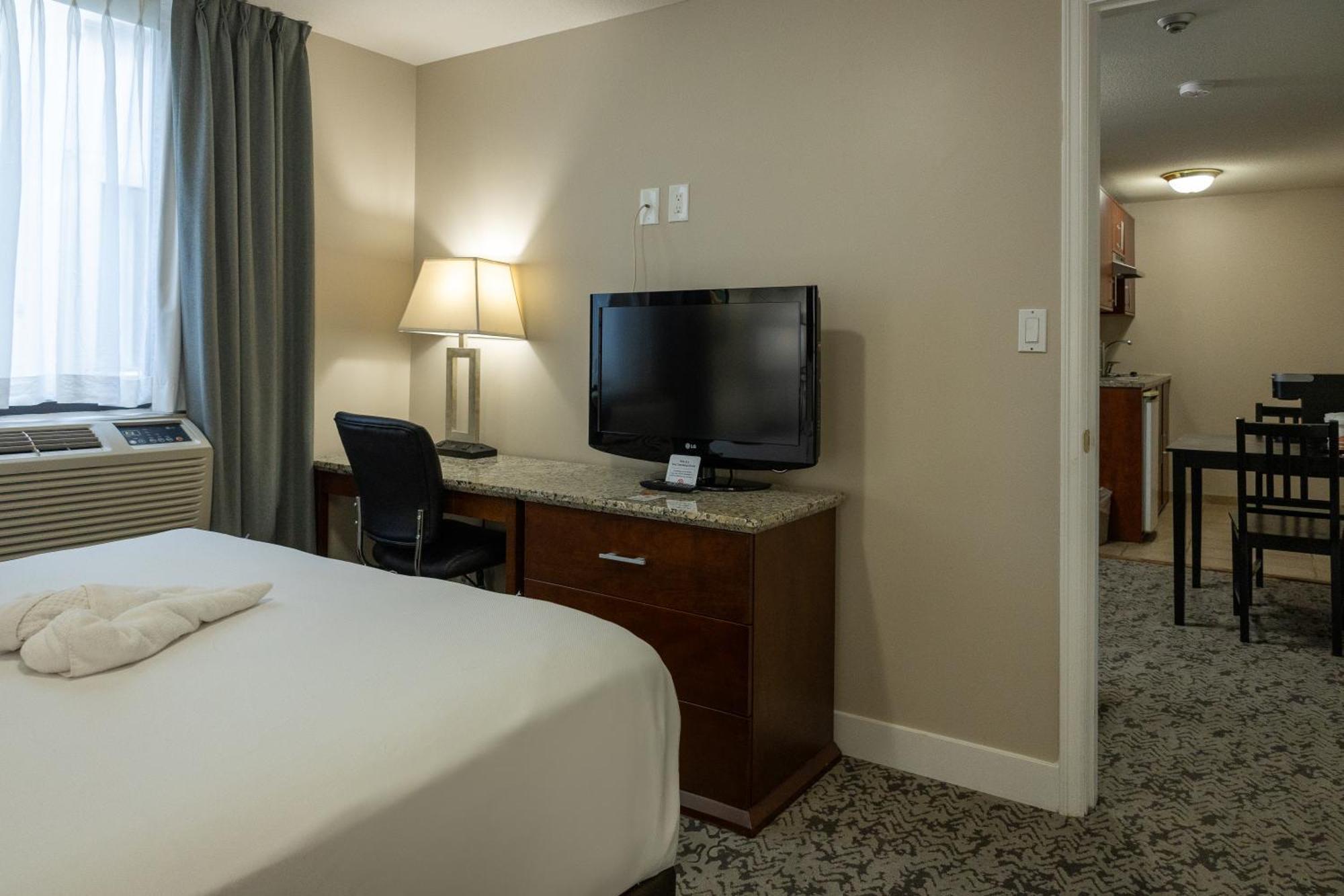 Quality Inn & Suites (Adults Only) แวนคูเวอร์ ภายนอก รูปภาพ