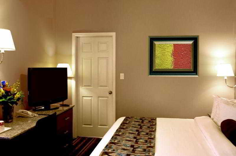 Quality Inn & Suites (Adults Only) แวนคูเวอร์ ภายนอก รูปภาพ