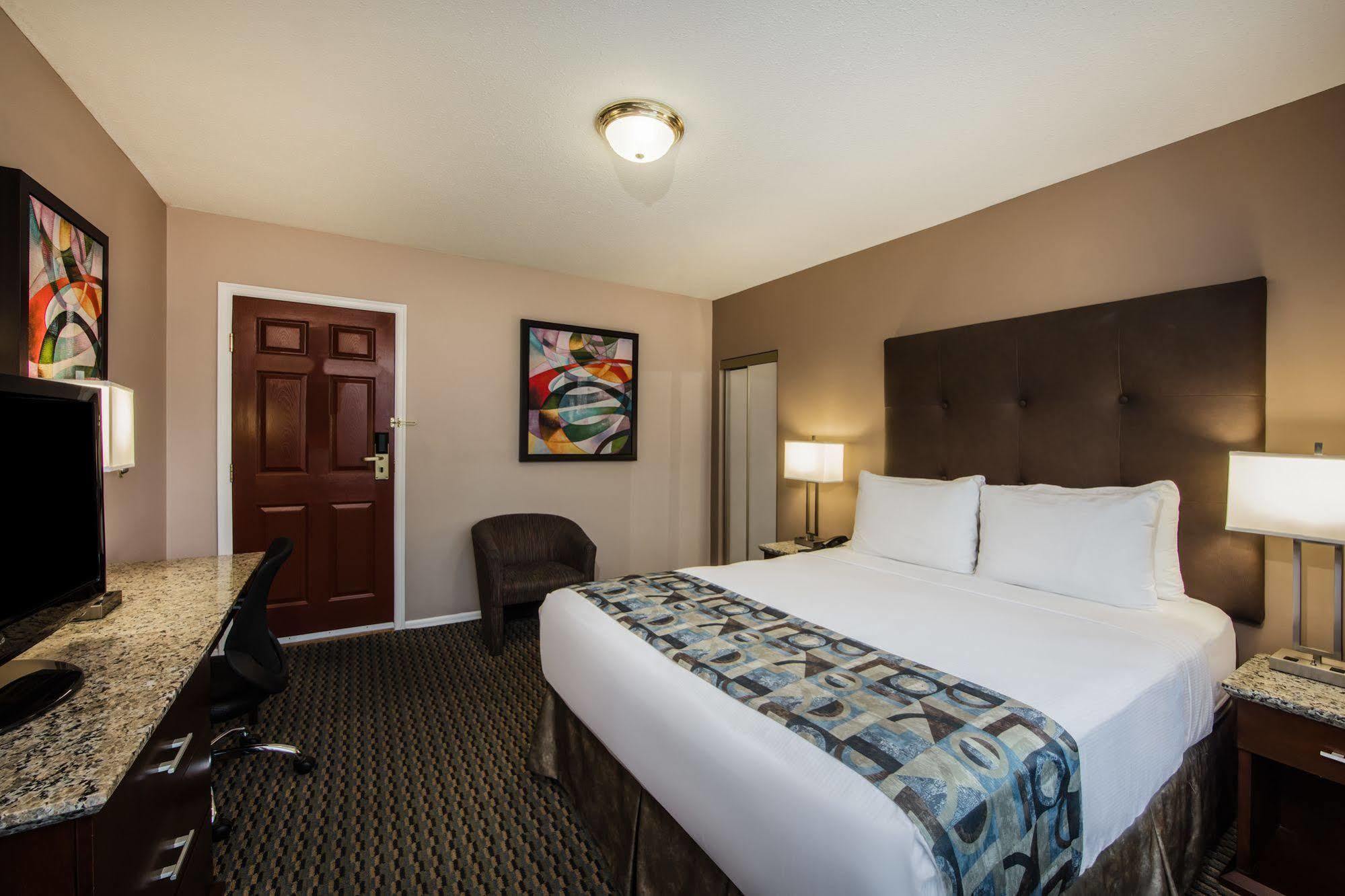 Quality Inn & Suites (Adults Only) แวนคูเวอร์ ภายนอก รูปภาพ