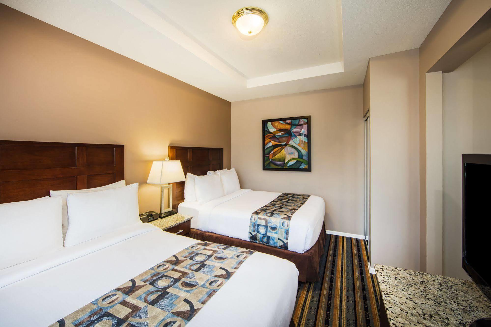 Quality Inn & Suites (Adults Only) แวนคูเวอร์ ภายนอก รูปภาพ