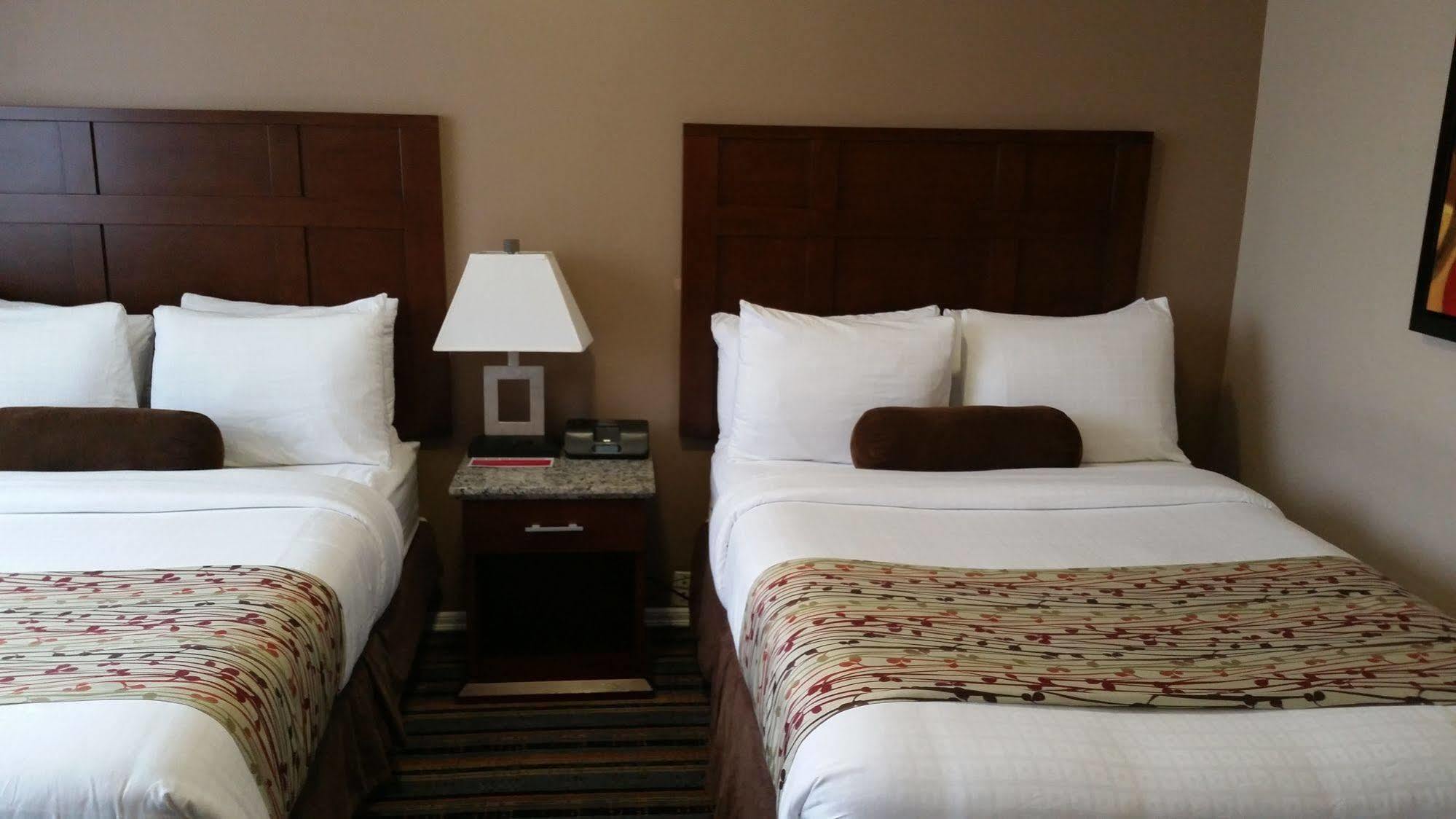 Quality Inn & Suites (Adults Only) แวนคูเวอร์ ภายนอก รูปภาพ